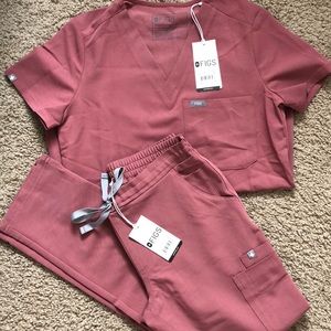 💗🌷 PRETTY MAUVE FIGS SCRUB SET | NEW WITH TAGS (XXS Catarina, XS Yola)